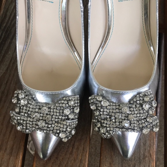 Betsey Johnson Silver Jewel Bow Heels - Picture 6 of 13
